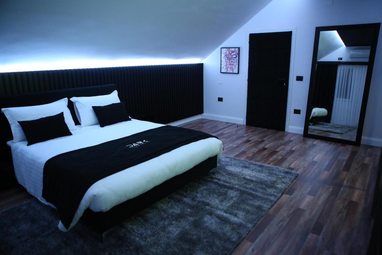 Dark Hotel Tirana Shkoze Bagian luar foto