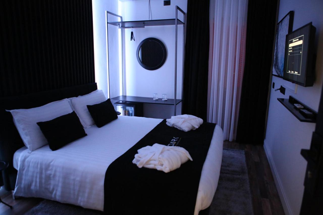 Dark Hotel Tirana Shkoze Bagian luar foto