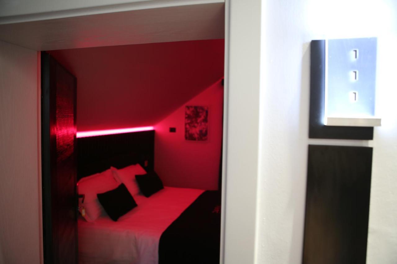 Dark Hotel Tirana Shkoze Bagian luar foto